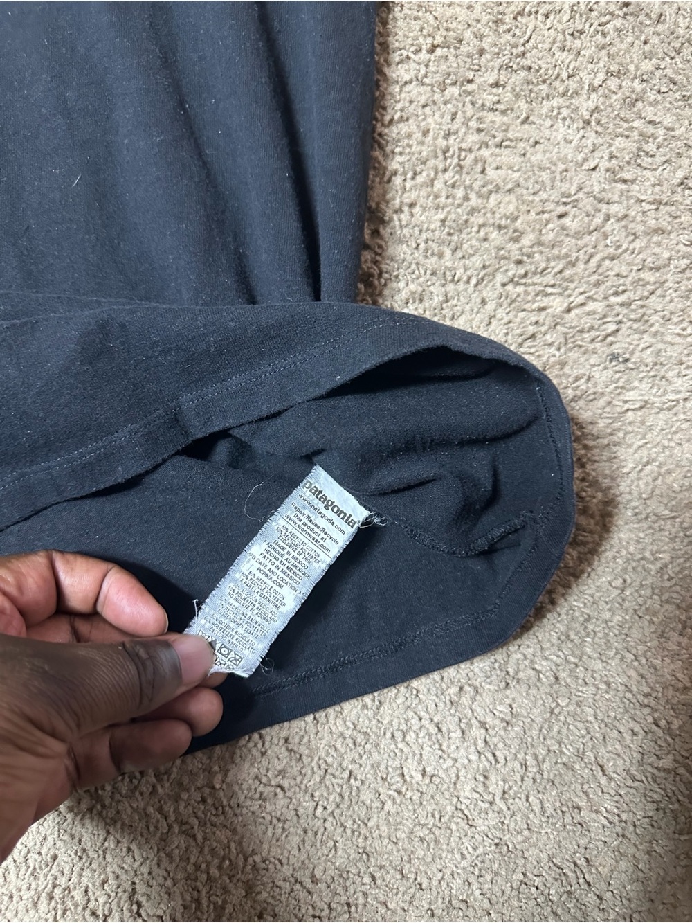 Patagonia t-shirt men’s medium black long sleeve minimalist outdoors - Picture 5 of 6